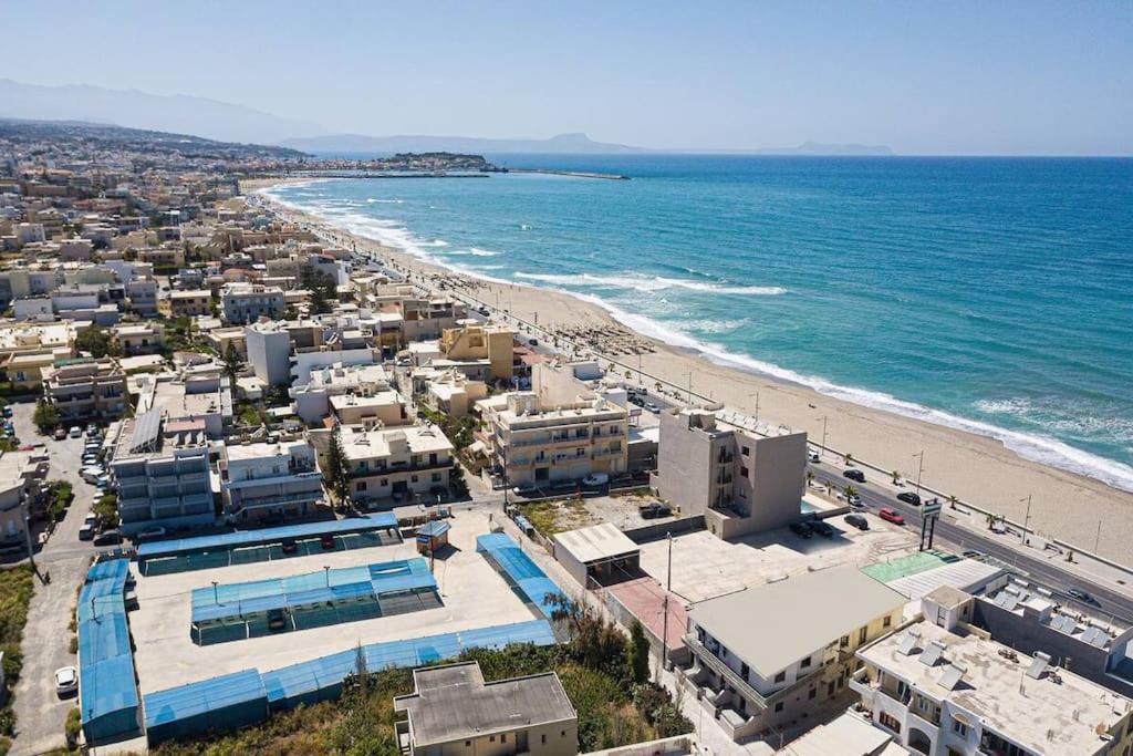Aretousa Apt, Next To The Beach! Apartment
