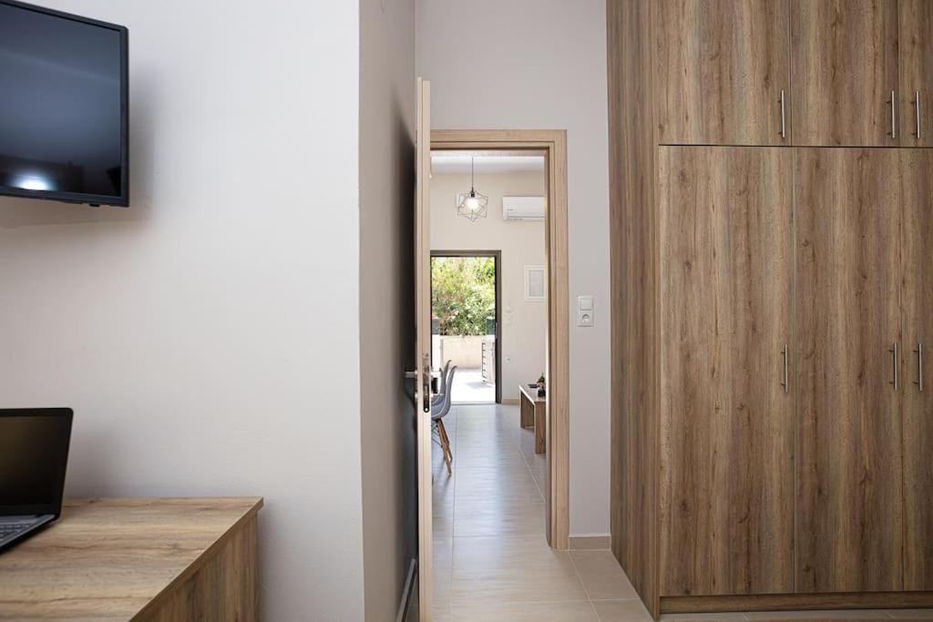 Aretousa Apt, Next To The Beach! *