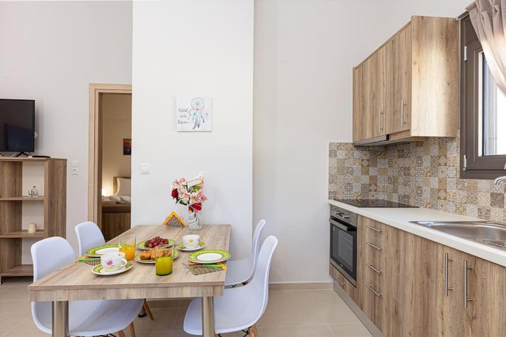 Aretousa Apt, Next To The Beach!