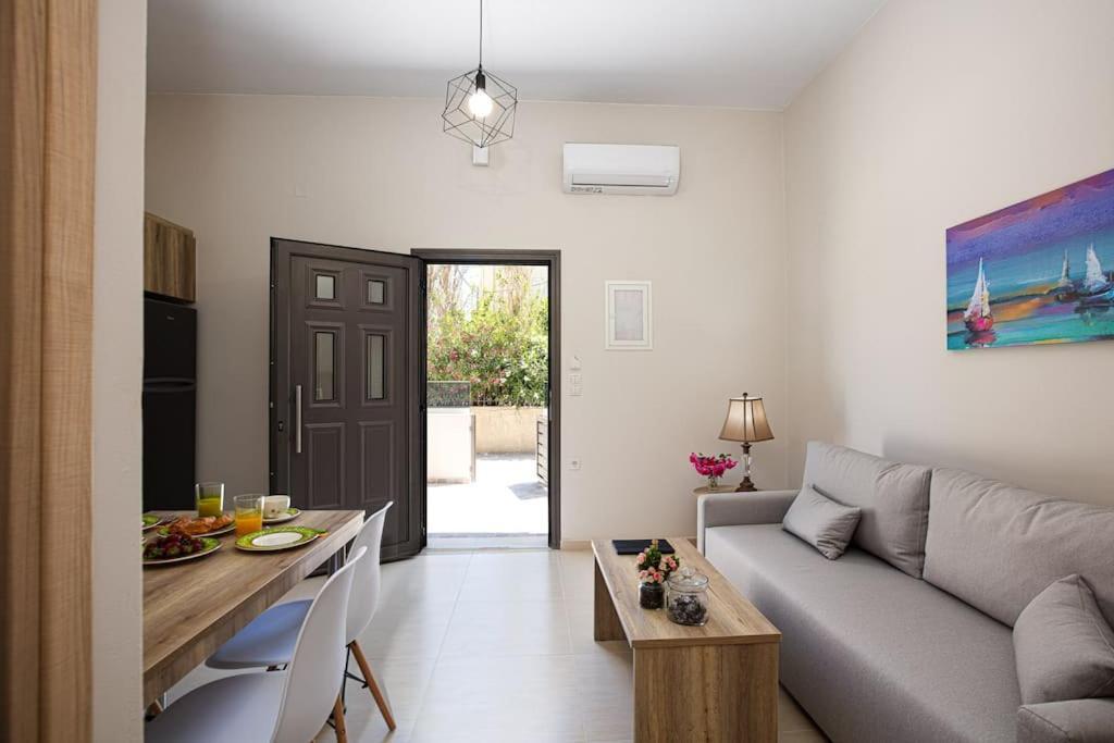 Aretousa Apt, Next To The Beach! *